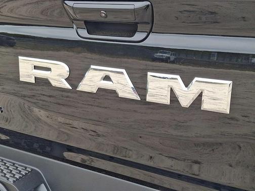Diamond Black Crystal Pearlcoat 2026 RAM 1500 Big Horn/Lone Star
