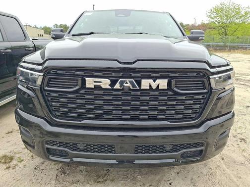 Diamond Black Crystal Pearlcoat 2026 RAM 1500 Big Horn/Lone Star