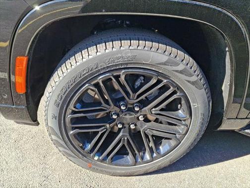 2025 Jeep Wagoneer L Series II Carbide 4x4