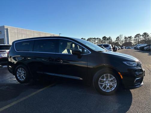 2025 Chrysler Pacifica L