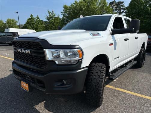 2022 RAM 2500 Tradesman Crew Cab 4x4 6'4' Box