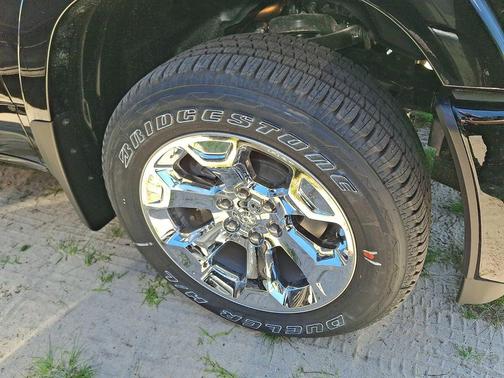 Diamond Black Crystal Pearlcoat 2026 RAM 1500 Big Horn/Lone Star