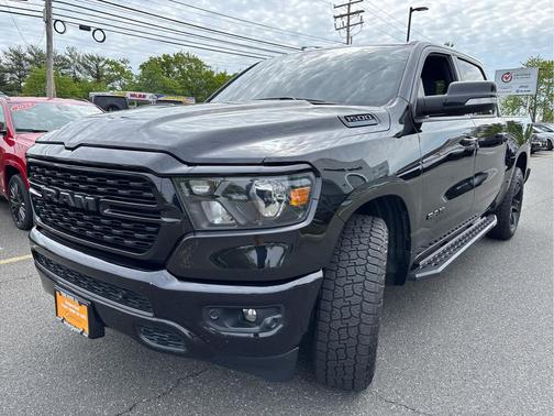 Diamond Black Crystal Pearlcoat 2022 RAM 1500 Big Horn/Lone Star
