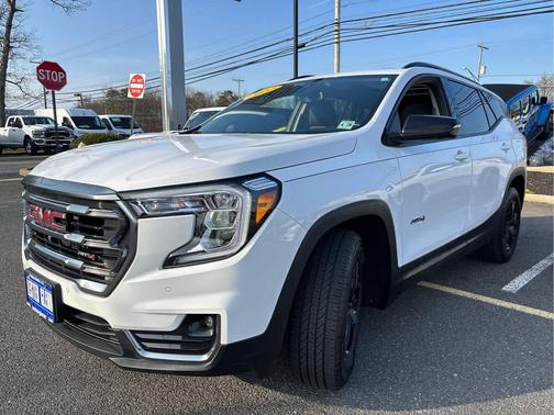 Summit White 2022 GMC Terrain AWD AT4