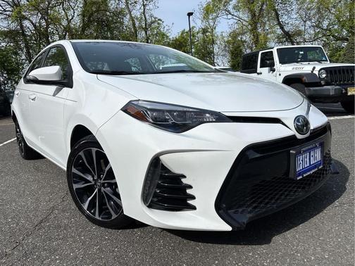 Super White 2017 Toyota Corolla SE