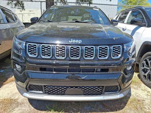 Diamond Black Crystal Pearlcoat 2026 Jeep Compass Limited