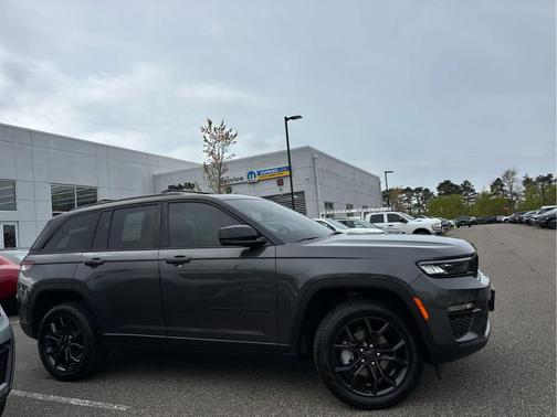 Baltic Gray Metallic Clearcoat 2025 Jeep Grand Cherokee Limited