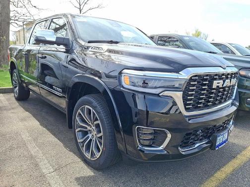 Diamond Black Crystal Pearlcoat 2026 RAM 1500 ST