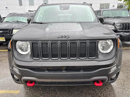 2023 Jeep Renegade Trailhawk