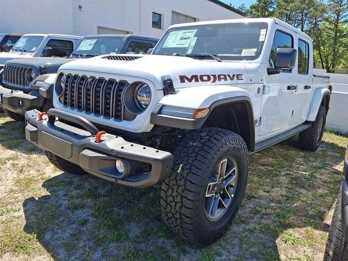 Bright White Clearcoat 2026 Jeep Gladiator Mojave X 4x4
