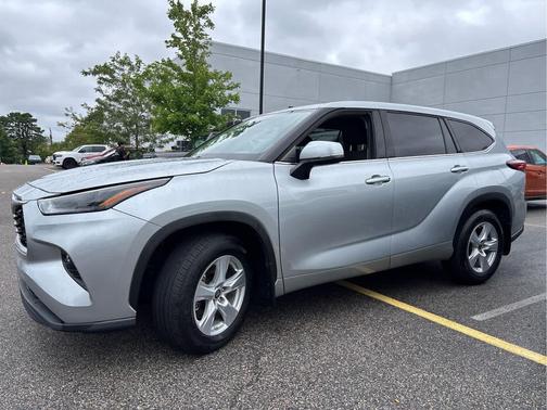 2022 Toyota Highlander LE