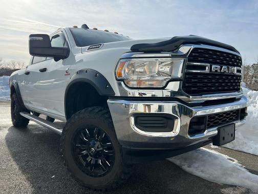 2024 RAM 2500 Tradesman Crew Cab 4x4 6'4' Box