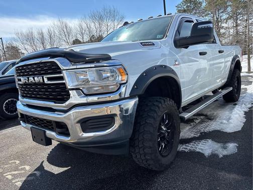 2024 RAM 2500 Tradesman Crew Cab 4x4 6'4' Box