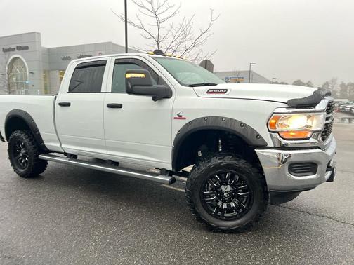 2024 RAM 2500 Tradesman Crew Cab 4x4 6'4' Box