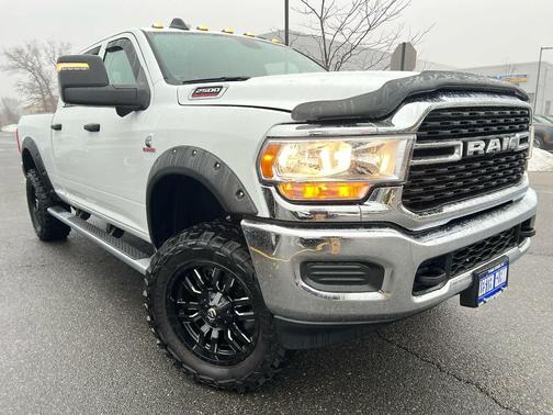 2024 RAM 2500 Tradesman Crew Cab 4x4 6'4' Box
