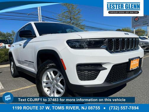 Bright White Clearcoat 2023 Jeep Grand Cherokee Laredo