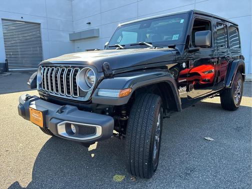 2024 Jeep Wrangler 4-Door Sahara 4x4