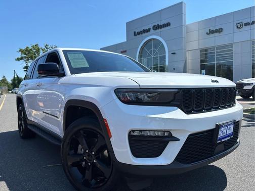 Bright White Clearcoat 2023 Jeep Grand Cherokee Limited