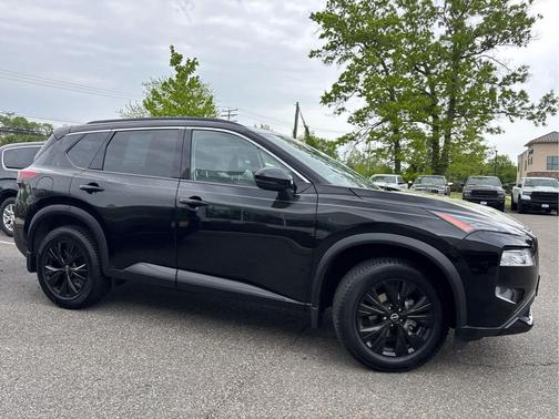 Super Black 2023 Nissan Rogue SV