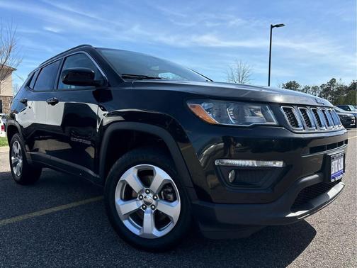 Diamond Black Crystal Pearlcoat 2020 Jeep Compass Latitude