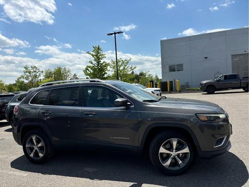 Granite Crystal Metallic Clearcoat 2019 Jeep Cherokee Limited