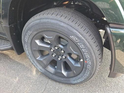 Serrano Green Metallic 2026 RAM 1500 Big Horn/Lone Star