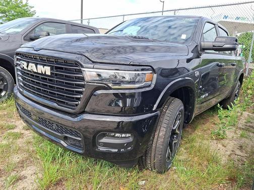 Diamond Black Crystal Pearlcoat 2026 RAM 1500 Laramie