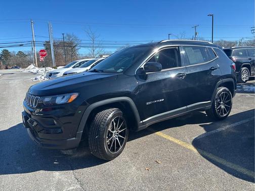 2022 Jeep Compass Latitude Lux