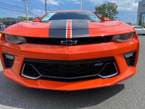 Photo 4 of 43 of 2018 Chevrolet Camaro 2SS