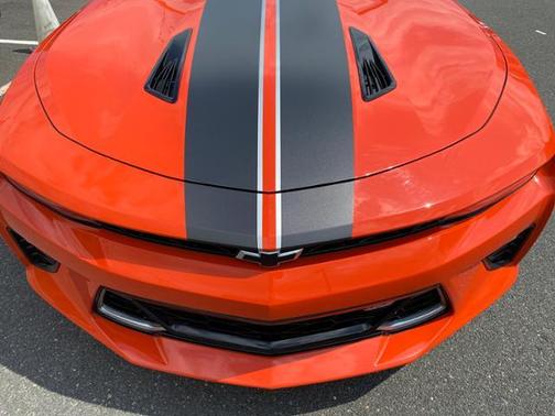Photo 5 of 43 of 2018 Chevrolet Camaro 2SS