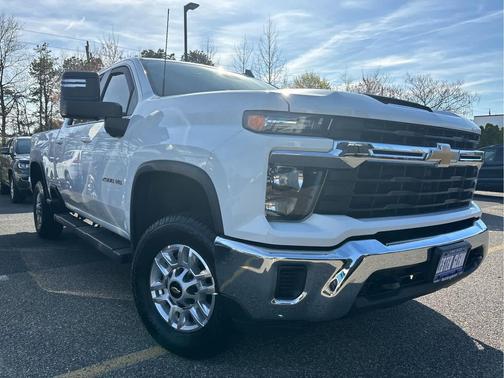 Summit White 2024 Chevrolet Silverado 2500 LT