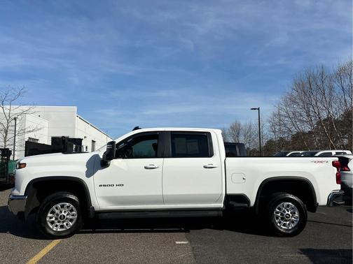 Summit White 2024 Chevrolet Silverado 2500 LT