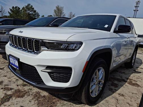 Bright White Clearcoat 2026 Jeep Grand Cherokee Altitude