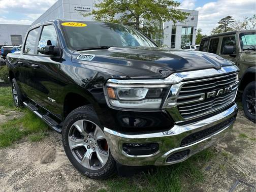 Diamond Black Crystal Pearlcoat 2023 RAM 1500 Laramie