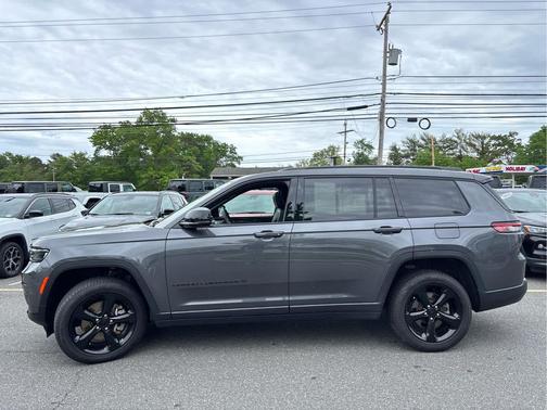 Baltic Gray Metallic Clearcoat 2022 Jeep Grand Cherokee L Altitude