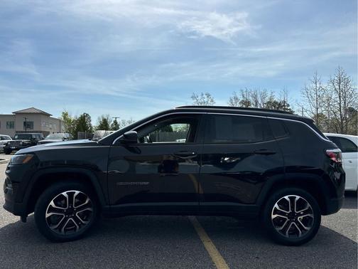 Diamond Black Crystal Pearlcoat 2022 Jeep Compass Limited