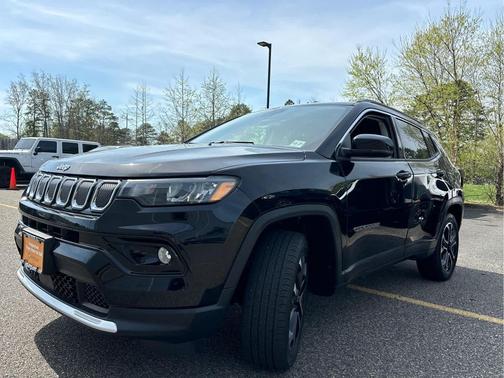 Diamond Black Crystal Pearlcoat 2022 Jeep Compass Limited