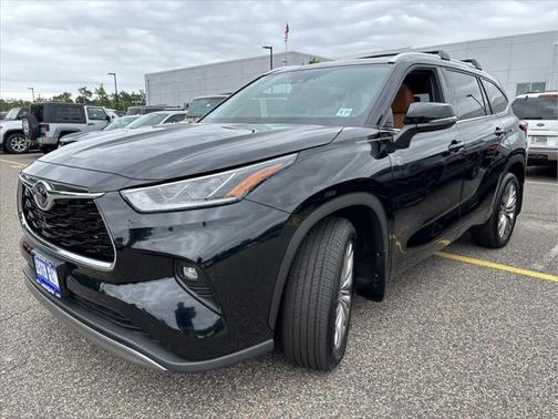 2022 Toyota Highlander Platinum