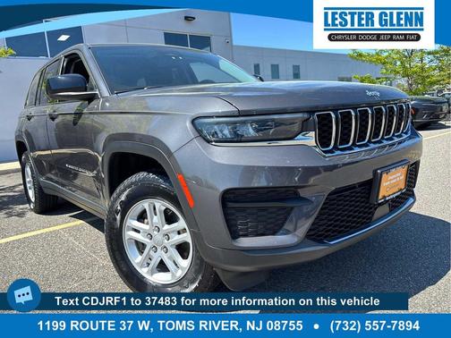 Baltic Gray Metallic Clearcoat 2023 Jeep Grand Cherokee Laredo