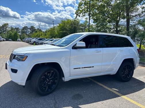 2022 Jeep Grand Cherokee Laredo
