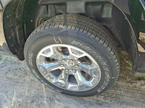 Diamond Black Crystal Pearlcoat 2026 RAM 1500 Big Horn/Lone Star