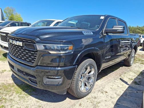 Diamond Black Crystal Pearlcoat 2026 RAM 1500 Big Horn/Lone Star