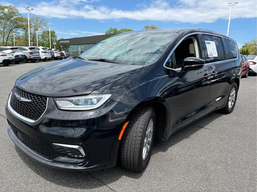 Diamond Black Crystal Pearlcoat 2024 Chrysler Pacifica Touring L