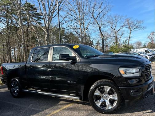 Diamond Black Crystal Pearlcoat 2023 RAM 1500 Laramie