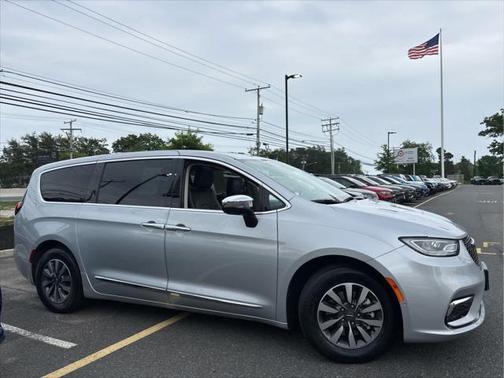 2023 Chrysler Pacifica Hybrid Limited