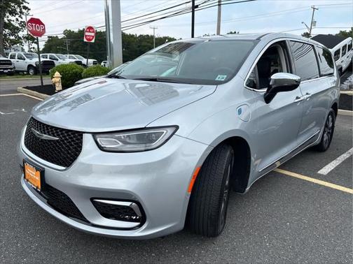 2023 Chrysler Pacifica Hybrid Limited