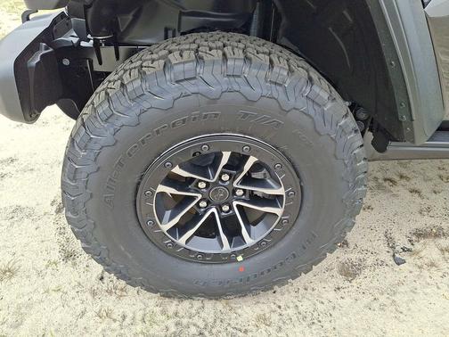 Granite Crystal Metallic Clearcoat 2026 Jeep Wrangler Willys