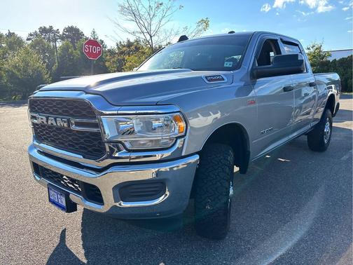 2019 RAM 2500 Tradesman Crew Cab 4x4 6'4' Box