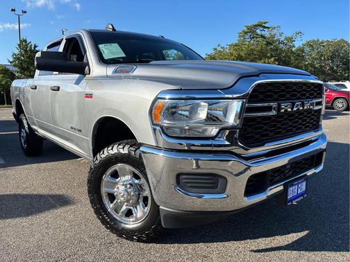 2019 RAM 2500 Tradesman Crew Cab 4x4 6'4' Box