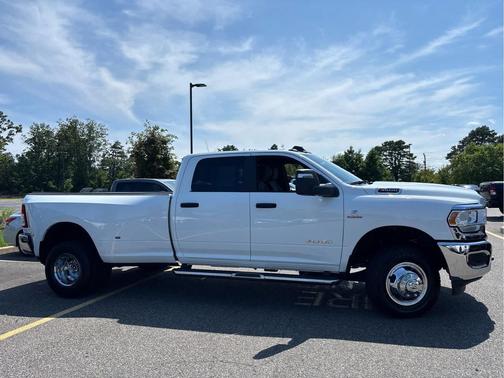 2024 RAM 3500 Big Horn Crew Cab 4x4 8' Box